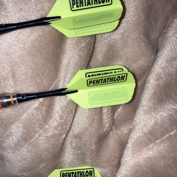 Halex official tournament dartboard with 6 darts - Picture 7 of 8